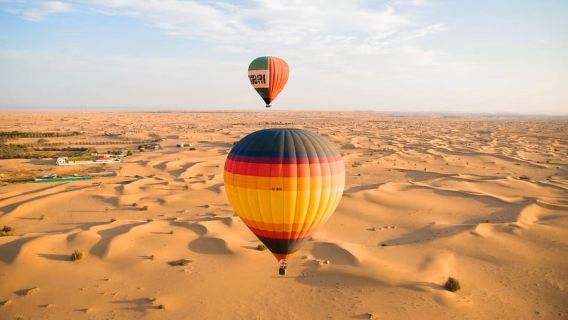 Tour di un giorno in mongolfiera a Dubai per ammirare l'alba|Con transfer/colazione/giro in cammello/safari nel deserto opzionali