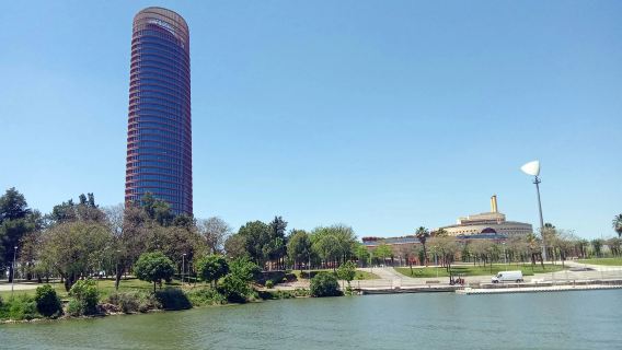 Seville: Boat Cruise + 5-Course Lunch or Dinner + Unlimited Drinks