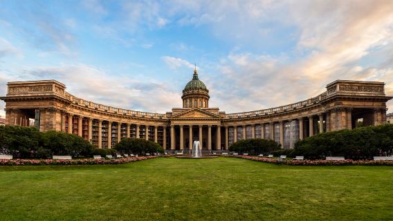 Saint Petersburg Winter Palace + Kazan Cathedral + Nevsky pr. + Mariinsky Theatre One-Day Tour