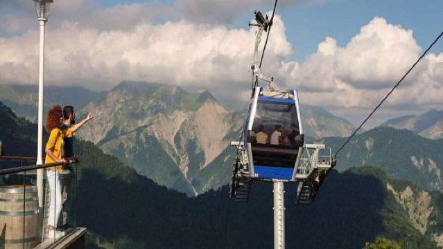 Baku: Privater Tagesausflug nach Qabala von Baku: Entdecke majestätische Berge, den Nohur-See & Tufandag von Baku aus