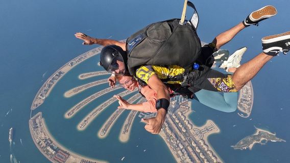 Skydive Dubai faldskærmsudspring over Palm Island - inkluderer video og fotos - valgfri afhentning