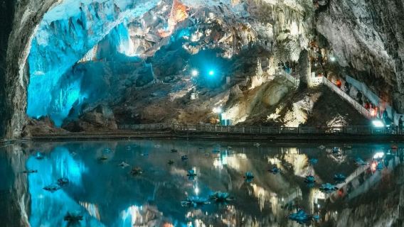 Privater Tagesausflug ab Guiyang: Zhijin-Höhle & Grand Canyon mit Ticket und Shuttle