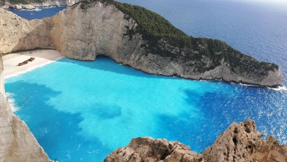 Excursión de un día a la bahía del naufragio, la cueva azul, la playa de Xigia y la granja orgánica en Zakynthos, Grecia