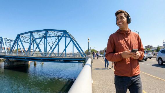Victoria Audio Tour: Legends, Landmarks & Lively Streets
