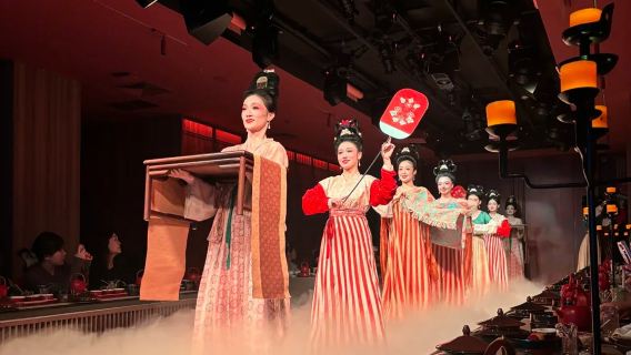Beijing paleisbanket · Meeslepende keizerlijke banketzaal in Song-stijl (privé themaruimte + meeslepende reconstructie van een Song-dynastie banket + exclusieve ervaring als een verfijnde geleerde aan het Song-hof)