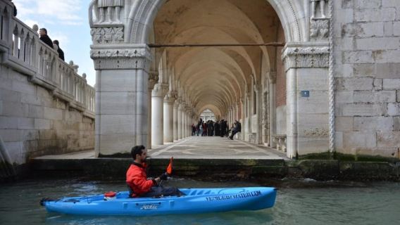 Venice: 60' Quick Kayak Tour of Venice with guide