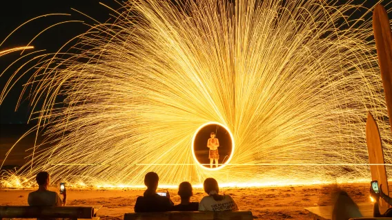 [NO.1 FIRESHOW] PATTAYA – DAM-3 Seafood Tower & Fire Show Dinner for 4 + Free Photography