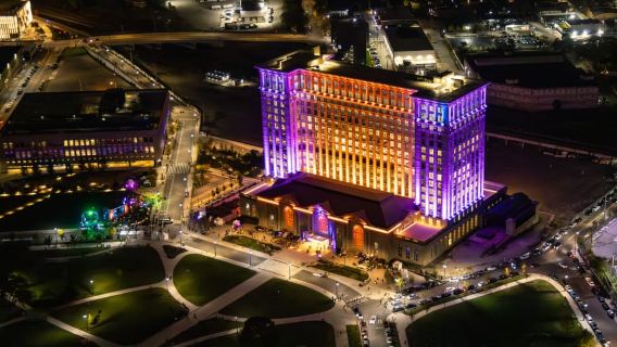 Detroit: Helicopter Rides Over City Landmarks