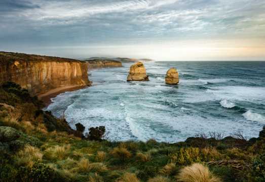 Melbourne Great Ocean Road classic 1-day tour (English/Chinese-speaking guide & Twelve Apostles & London Bridge) AUD 140.59