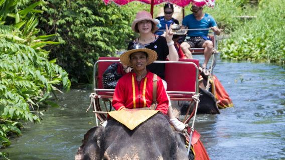 Комфортабельный трансфер в Дамноен Садуак + рынок Меклонг + старый город: в подарок освежающие напитки для жаркого лета и местный колорит