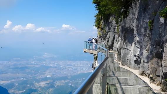 Zhangjiajie Chinese Group Tour: Tianmen Mountain National Forest Park (VIP Express Lane)