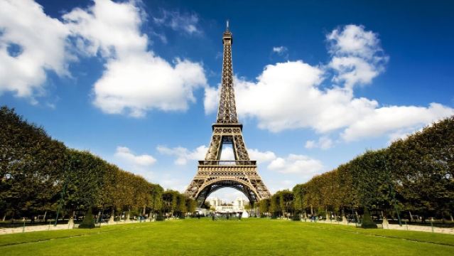 Paris: Guided Tour from London + Eiffel Tower Lunch + Seine River Cruise
