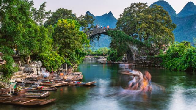 1-4人私人導覽|拼小團陽朔灕江風景名勝區竹筏+遇龍河竹筏