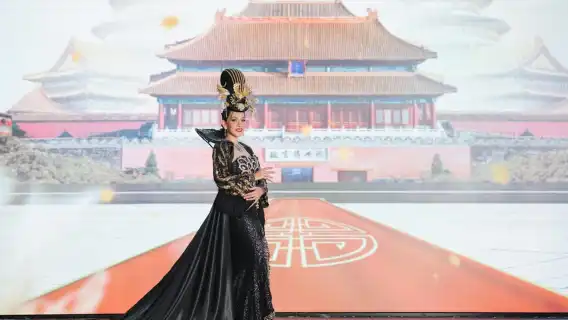 曼谷：金頂歌舞表演門票