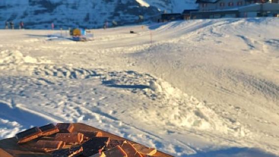 Männlichen: Nếm phô mai và sô cô la trên đỉnh núi