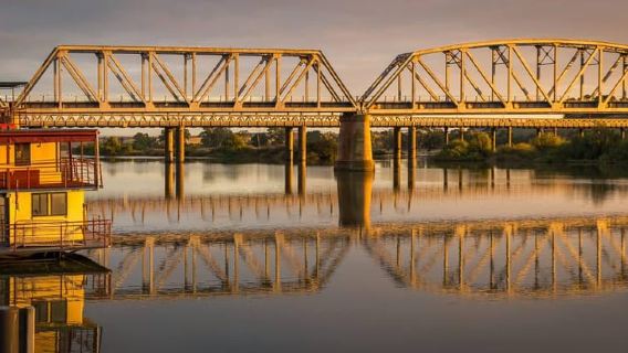 Adelaide Hills Tour with River Murray 3 Hour Lunch Cruise.