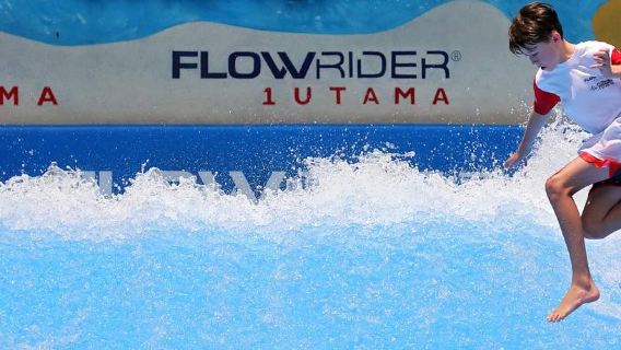 ประสบการณ์ โต้คลื่น FlowRider ที่ One Utama กัวลาลัมเปอร์