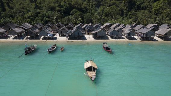 スピードボートで巡るスリン日帰りツアー