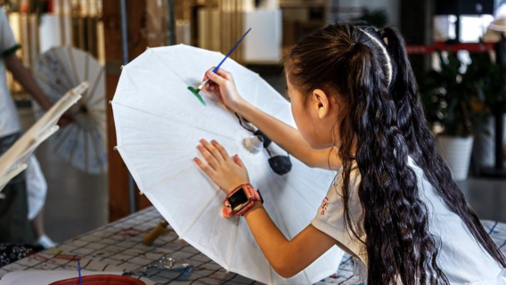  Private Hangzhou Tour:  Handicraft Experience, West Lake Boat Ride, Leifeng Pagoda 