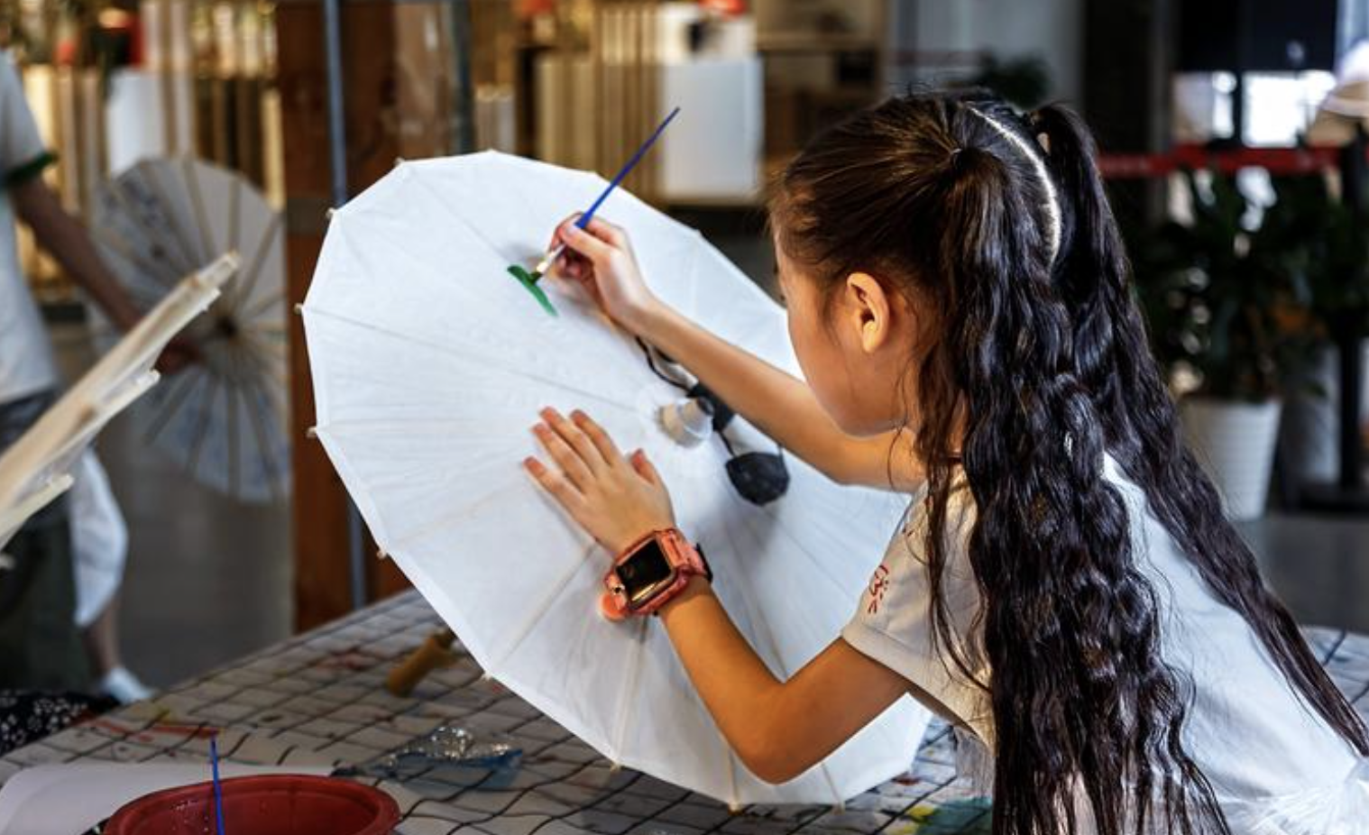 Tour privato di Hangzhou: esperienza artigianale, giro in barca sul Lago Ovest, Pagoda Leifeng