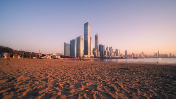 Qingdao Private Chartered Tour: Zhanqiao Park + Catholic Church + Signal Hill + Comic Street + Internet-Famous Wall and More