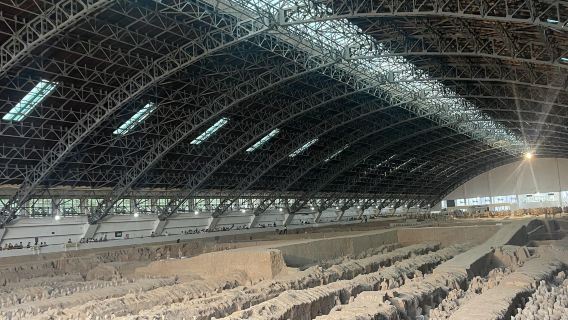 Lawatan sehari dengan sewaan peribadi ke Muzium Makam Qin Shi Huangdi Xi'an (Tentera Terracotta) dan Istana Huaqing di Xi'an, Shaanxi dengan perkhidmatan berbahasa Inggeris.