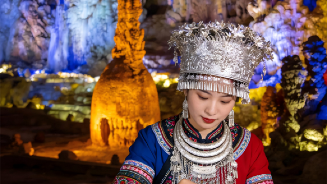 1-day tour to Zhijindong Cave in Guizhou [Quality pure play/Karst cave exploration]