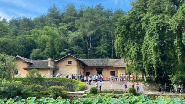 1-day Tour in Shaoshan Attraction [Mao Zedong's Former Residence + Bronze Statue Square + Memorial Hall + Pass Reservation]