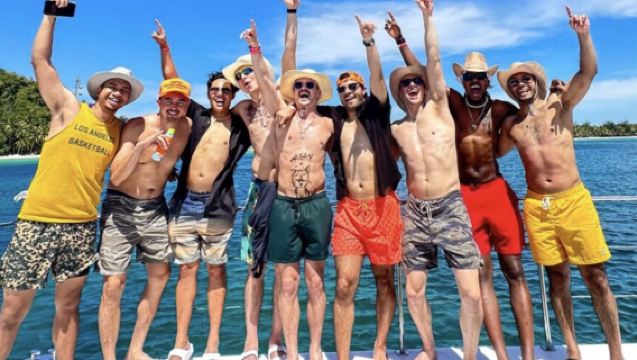 Boracay Island Sunset Party Yacht Sally Yacht: Unlimited snacks, drinks, and exciting water activities