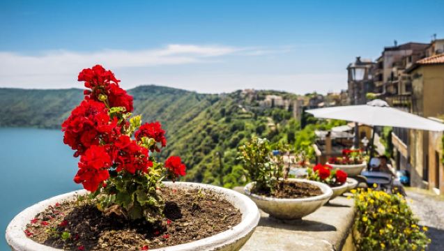 羅馬來回湖區環線--阿瑞恰+岡多爾福堡+尼米中文包車一日遊