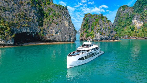 Ganztagestour durch die Halong-Bucht: 5-Sterne-Symphony-Kreuzfahrt mit Whirlpool, Mittagessen und Sonnenuntergangsparty