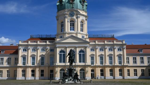 柏林一日遊：夏洛騰堡宮-波茨坦-孔雀島【華人司機不含票】