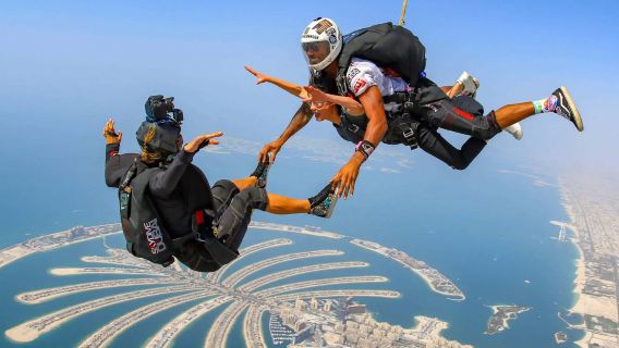 Skok ze spadochronem w Dubaju na Palmie - wideo i zdjęcia w cenie - skok z instruktorem - opcjonalny transfer