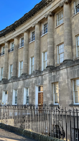 [Bilingual private charter] Bristol round-trip + Stonehenge + Bath + Lacock Abbey
