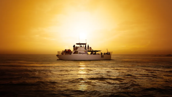 Crucero BIG al atardecer en Guam con cena | Barbacoa buffet y bebidas ilimitadas, posibilidad de avistar delfines, transporte opcional