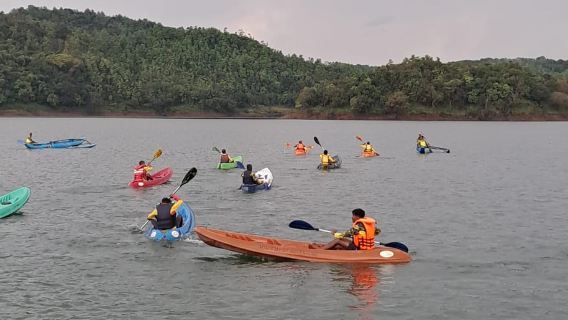 Belihuloya: Samanalawewa Reservoir Kayaking Tour with Pickup