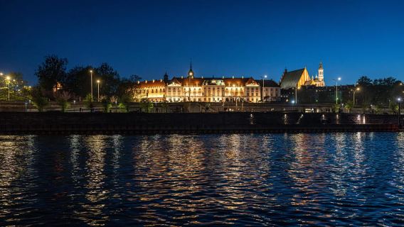 Warsaw: amazing views from the Vistula River on a cozy boat