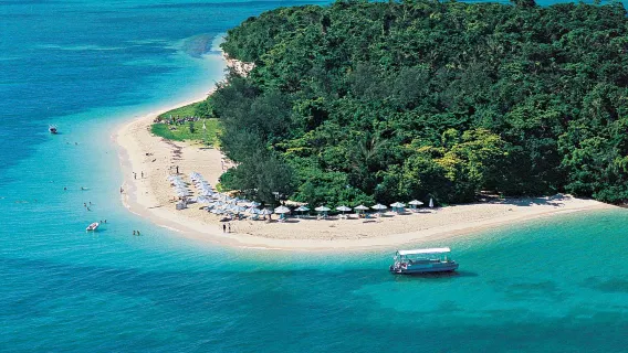 Escursione di un giorno a Green Island + Isola di Giada da Cairns con Big Cat [Avventura su due isole | Pranzo opzionale e varie attività]
