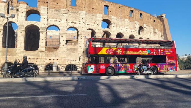 City Sightseeing Panorama-Nachtrundfahrt mit dem Sightseeing-Bus durch Rom