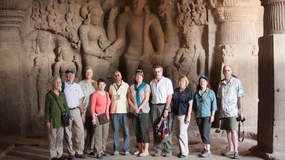 Explora las cuevas de Ellora y el fuerte de Daulatabad con transporte privado con aire acondicionado