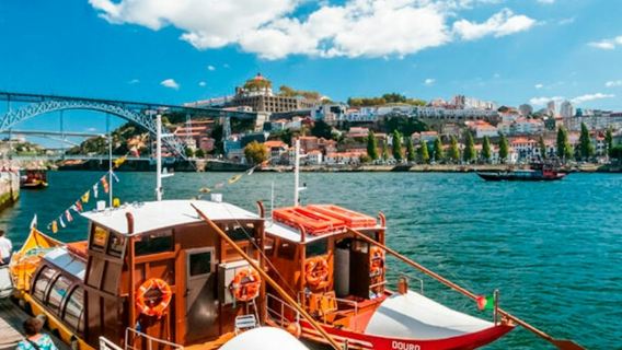 Porto: Full Day City Tour by Bus with Wine Cellar and Cruise