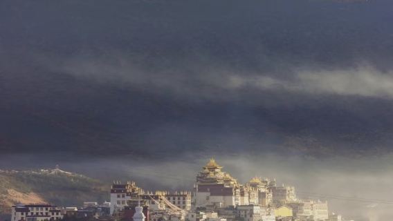 Shangri-La: Tempio Songzanlin + Lago Napa + Grandi Bandiere di Preghiera + Antica Città di Dukezong. Attrazioni personalizzabili.