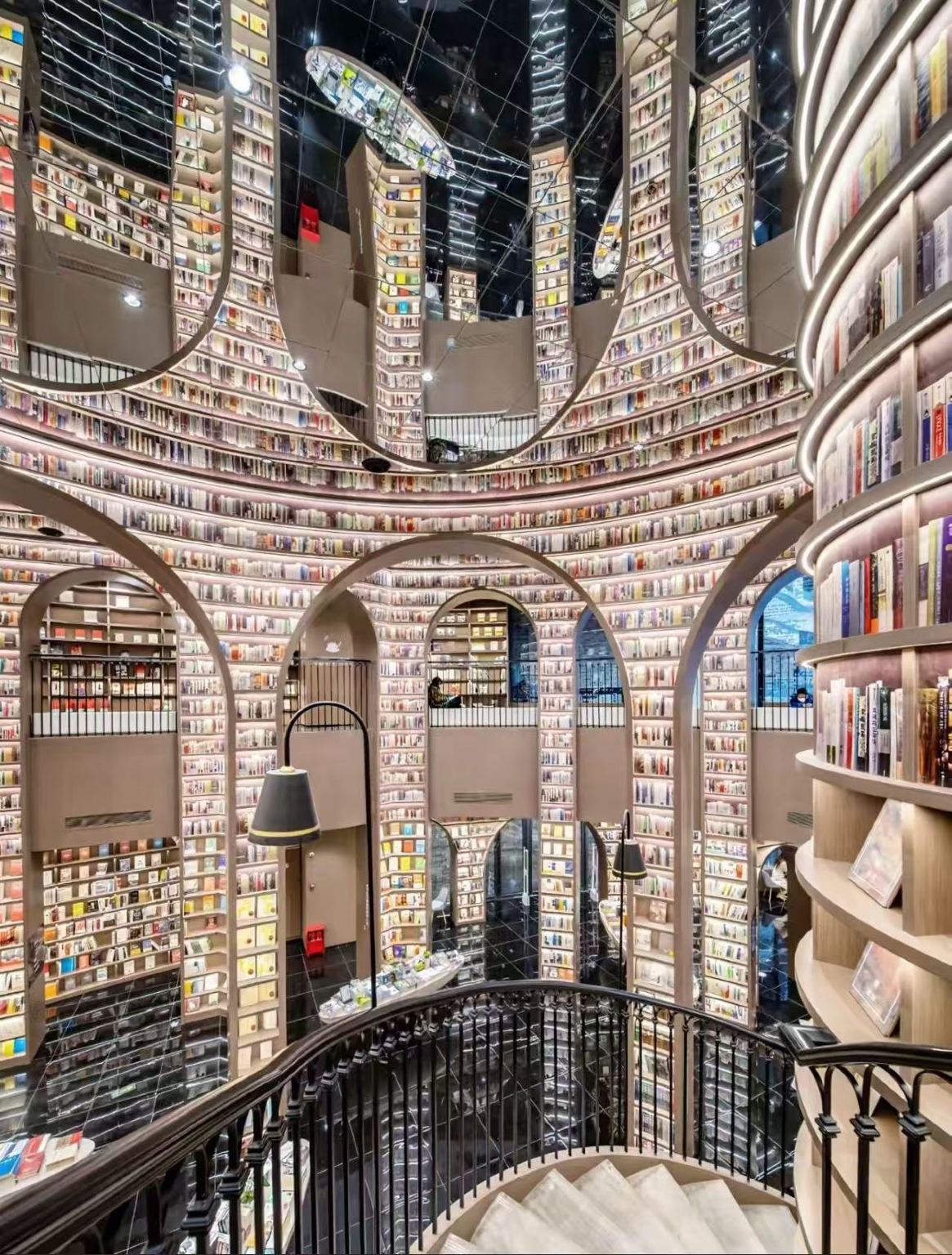 Perjalanan pribadi dari Chengdu ke tempat wisata Dujiangyan + Lembah Panda + Zhongshuge + Panda Selfie (dengan sopir rental mobil)