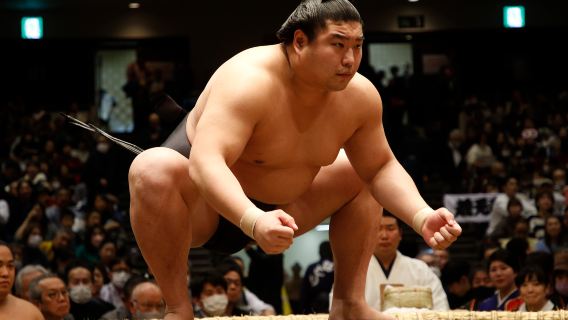 Osaka Sumo Tournament Experience: Witness Live Wrestler Showdown | Includes Chinese/English Commentary