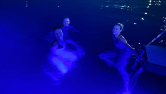 Palermo: Fiesta en barco en Mondello por la noche con bebidas y aperitivos