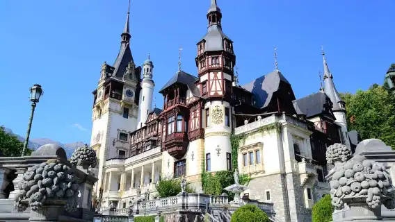 Bucharest: Castles, Carpathians & Brasov Premium Group Tour