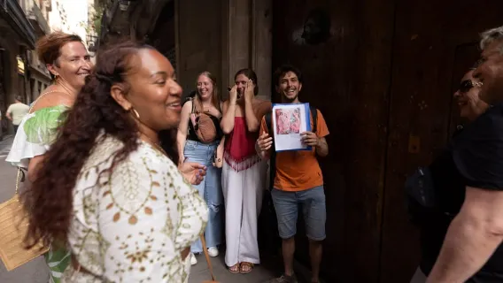 Barcelona: Tapas Walking Tour with Food, Wine, and History