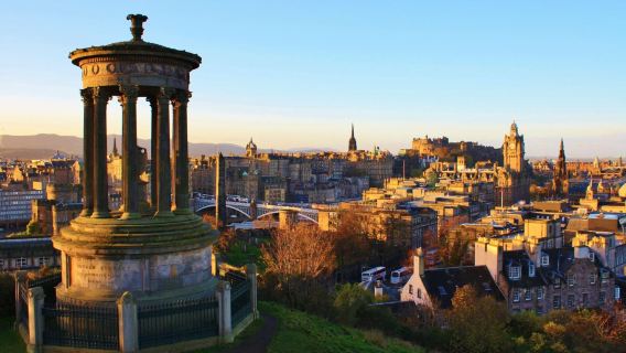 Chinese-speaking guide: Edinburgh Castle + National Museum of Scotland + St Giles' Cathedral + Calton Hill