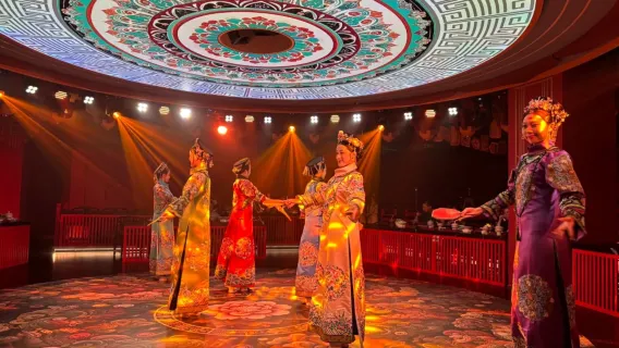 Shenyang Nanyao Yijing · Immersives Erlebnis eines antiken Kaiserbanketts (Rekonstruktion antiker Bankettszenen + Zubereitung und Verkostung von Hofgerichten + Begleitung durch traditionelle Musik + Vorführung immaterieller Kulturerbe-Techniken)