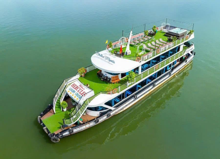 Ha Long Bay 5-Star Luxury Cruise Tour with Private Vehicle + Korean/English Guide (Lunch + Tea Included)